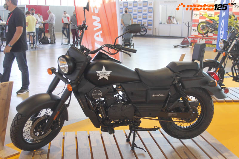 Motorama Madrid 2021 - UM Renegade Commando Black Edition 125